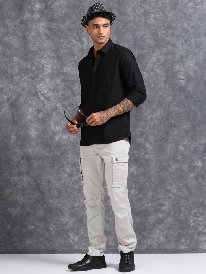 Upper Luxe,Solid cotton casual shirt with a classic fit-0