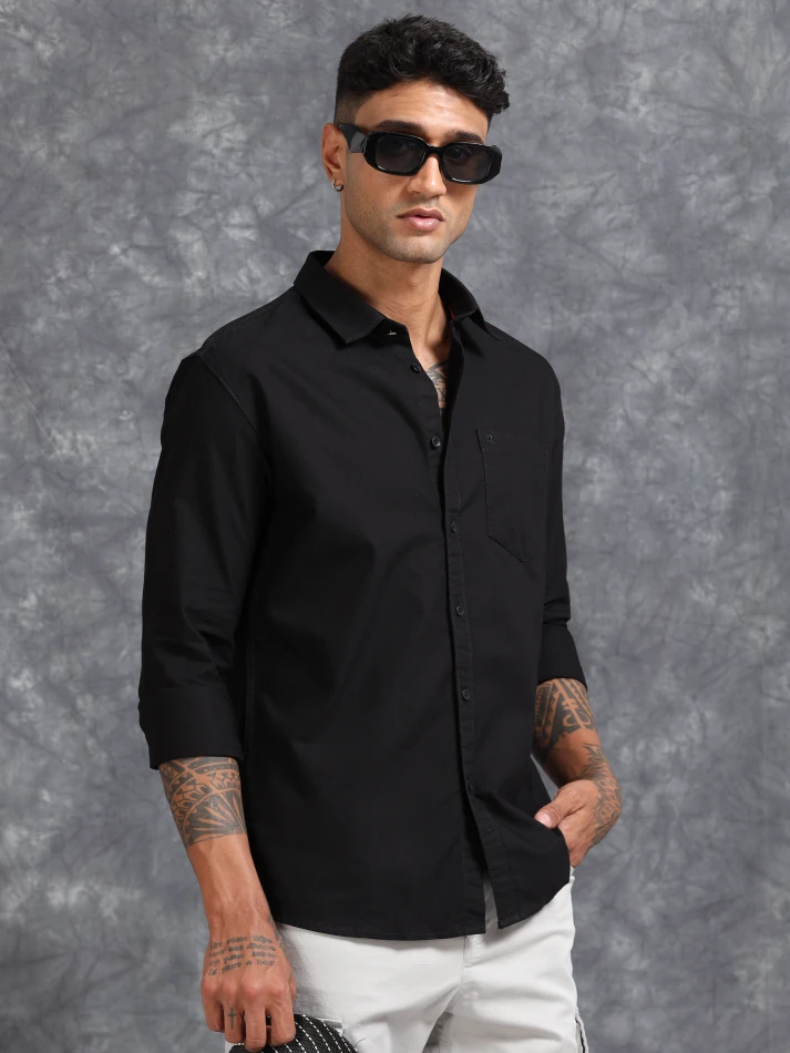 Upper Luxe,Solid cotton casual shirt with a classic fit-1