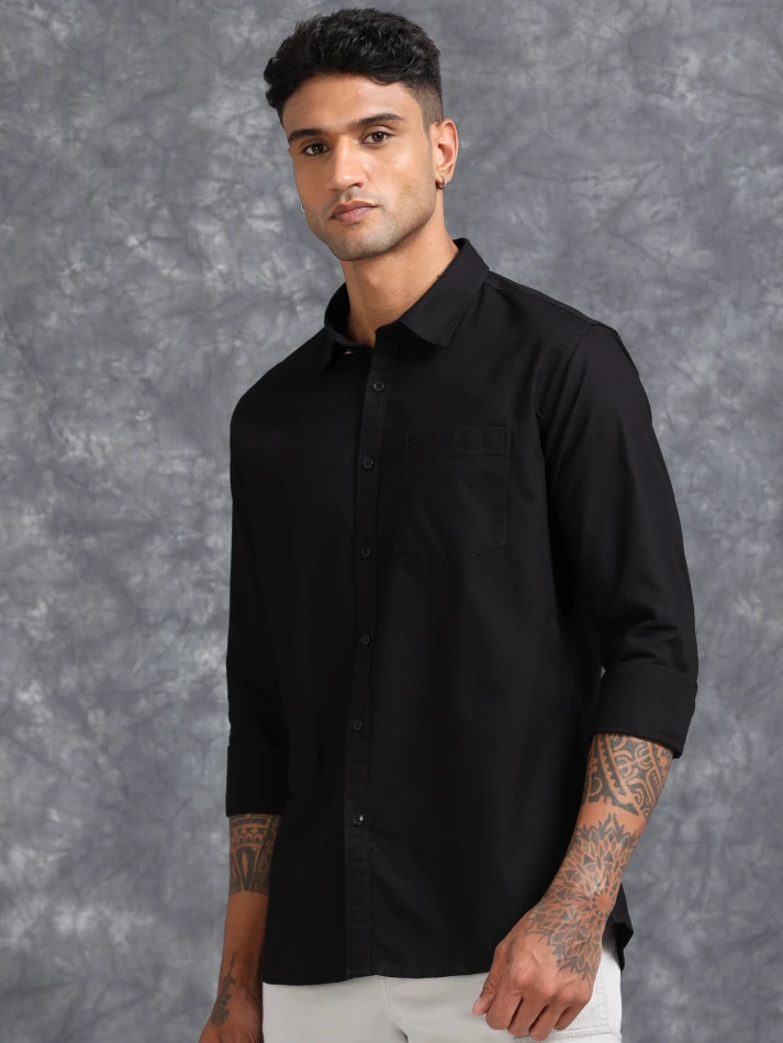 Upper Luxe,Solid cotton casual shirt with a classic fit-3