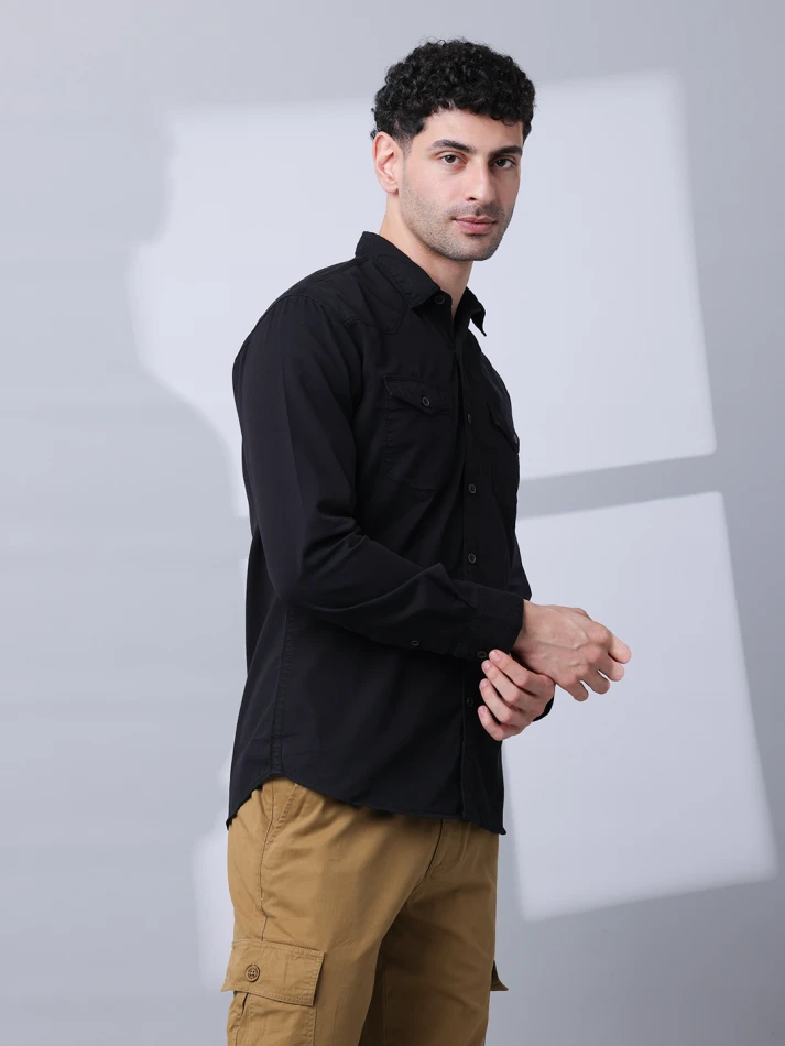 Upper Luxe,Solid cotton casual shirt with a classic fit-5