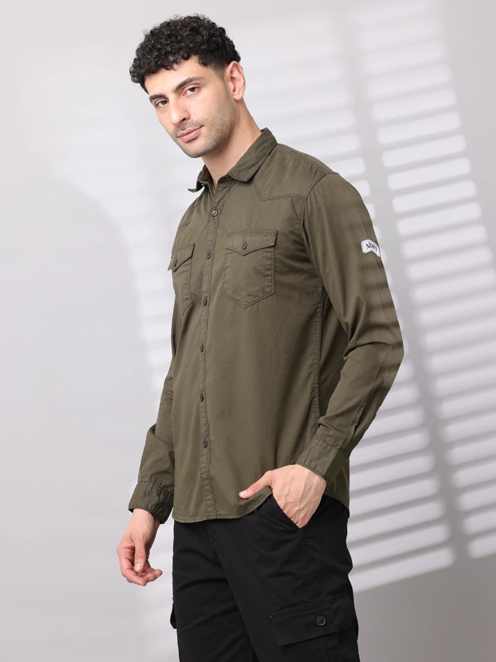 Upper Luxe,Solid cotton casual shirt with a classic fit-1