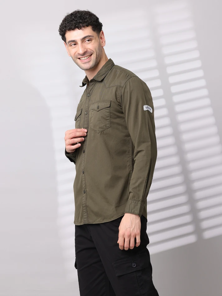 Upper Luxe,Solid cotton casual shirt with a classic fit-3