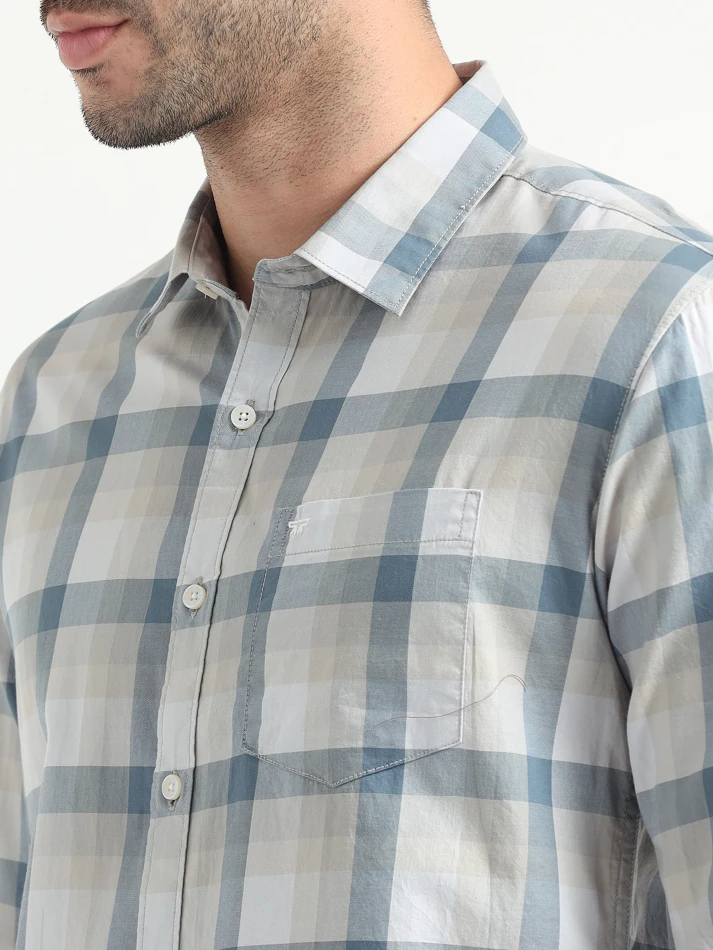 Upper Luxe,Comfortable opaque checked casual shirt for men-5