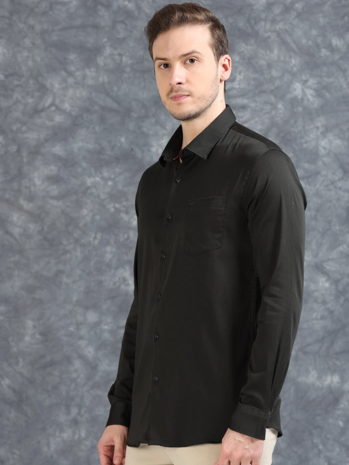 Upper Luxe,Comfort-fit opaque casual shirt for relaxed wear-3