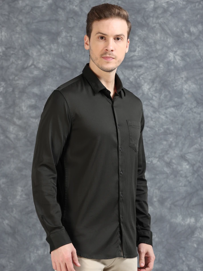 Upper Luxe,Comfort-fit opaque casual shirt for relaxed wear-4