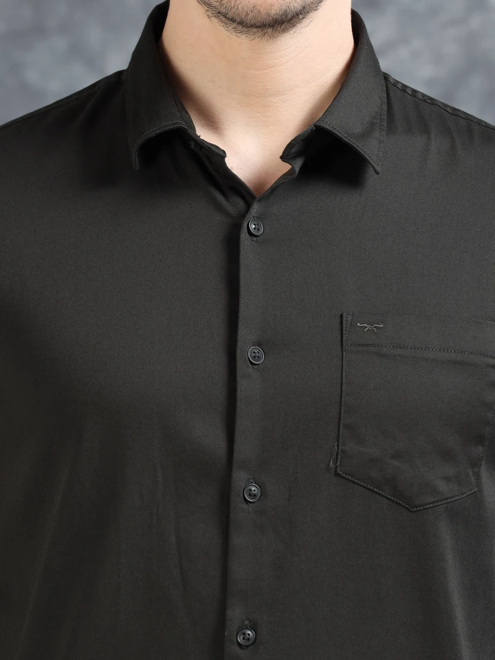 Upper Luxe,Comfort-fit opaque casual shirt for relaxed wear-5