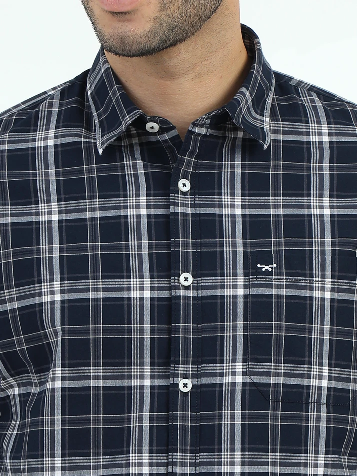 Upper Luxe,Trendy tartan checks casual shirt with opaque fabric-5