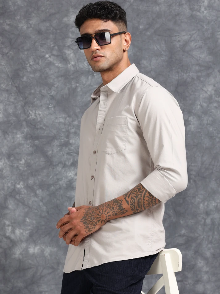 Upper Luxe,Solid cotton casual shirt with a classic fit-2