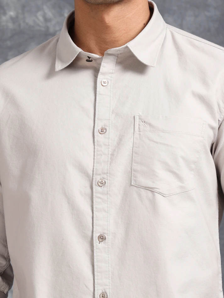 Upper Luxe,Solid cotton casual shirt with a classic fit-5