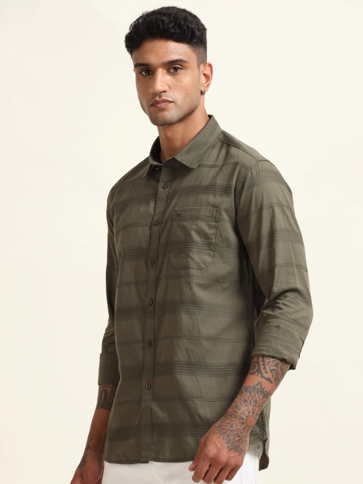 Upper Luxe,Textured cotton casual shirt with a spread collar-3